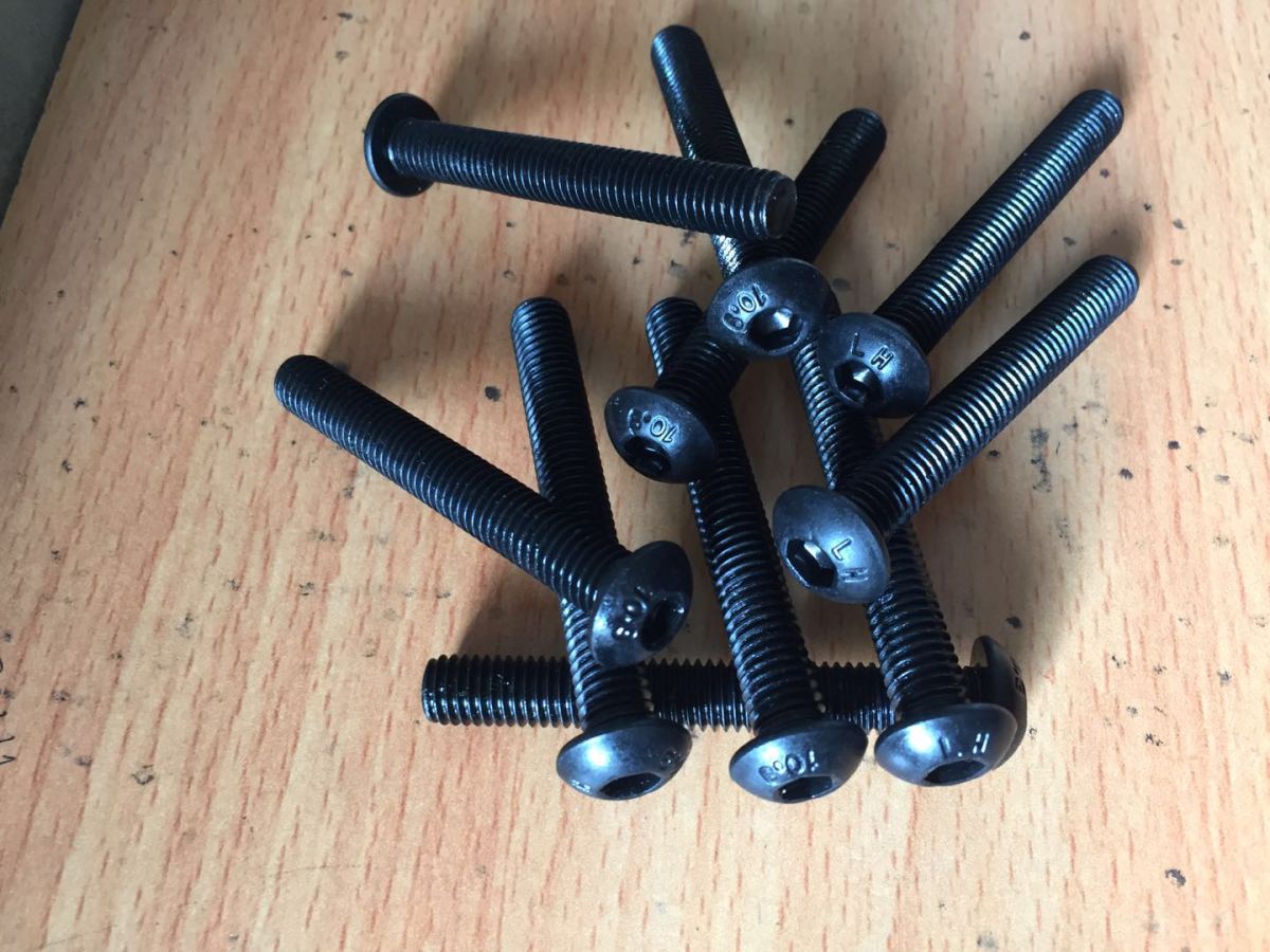 内六角平圆头机螺钉